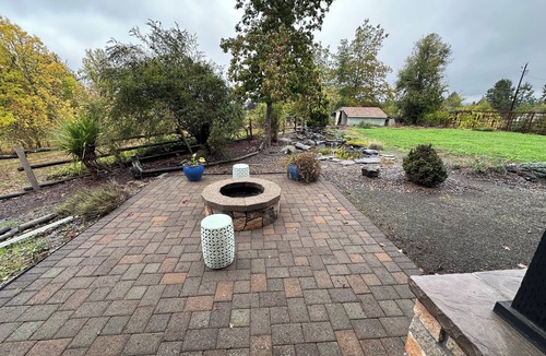 Eugene House | Spacious 4-bedroom home centered in the countryside only 6 minutes from downtown