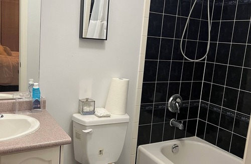 Brampton House | Spacious 4-bedroom townhome in enchanting Brampton with AC, WiFi