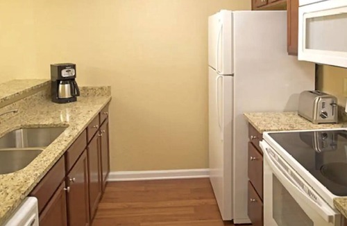 Berkeley Resort | Spacious 4 Bedroom Suite at Historic Powhatan Resort