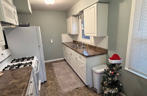 Normal House | Spacious 4 BR Home-1/2 block CEFCU Arena, Illinois State University
