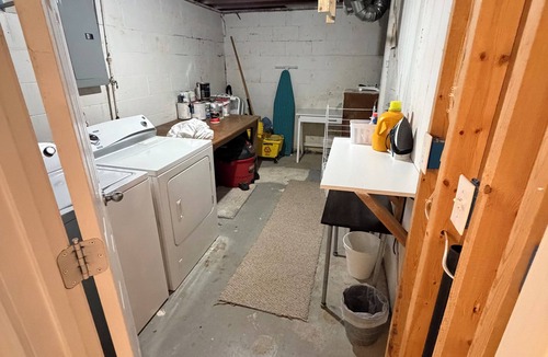 Normal House | Spacious 4 BR Home-1/2 block CEFCU Arena, Illinois State University
