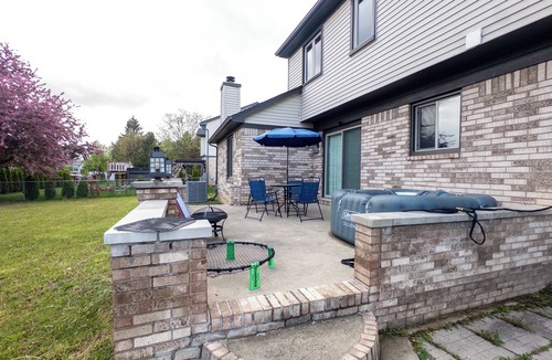 Sterling Heights House | Spacious 4BR Home w/WiFi & A/C – Family-Friendly Stay in Sterling Heights