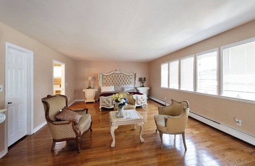 Bay Shore House | Spacious 5-bedroom house in charming Bay Shore with AC, WiFi