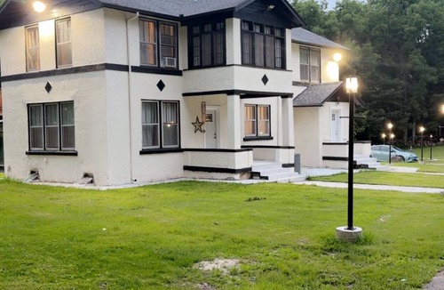 Plano House | Spacious 5-bedroom house in perfect Plano with AC for relaxing stays