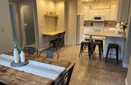 Sioux Center House | Spacious 5-bedroom Sioux Center house that's a short walk from Dordt