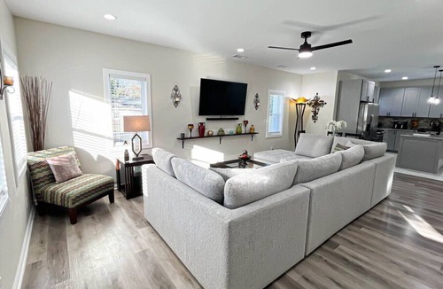 Macon House | Spacious 5BR Home | Sleeps 12 | Pet Friendly