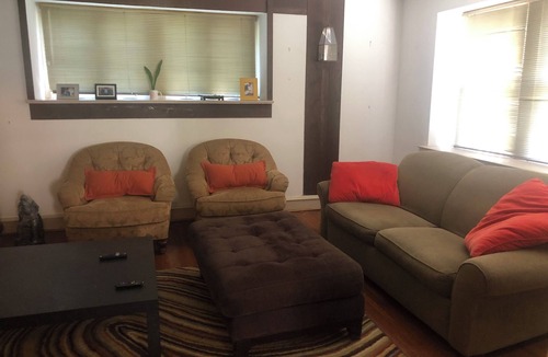 East Mount Airy House | Spacious 5br house w/AC & WiFi marvelous Mt Airy Philly train 2 downtown or NYC