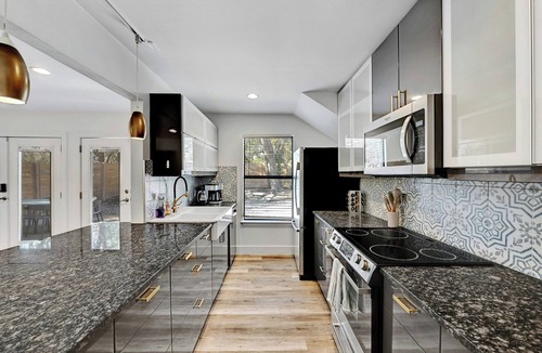 Austin House | Spacious 7-Bedroom Compound w 2 Large POOLS, Fire-pit, Grill & fully-fenced yard