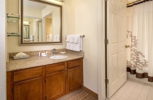 Charleston Hotel | Spacious Accommodation in Charleston! W/Private Kitchenette! Pets are Welcome!