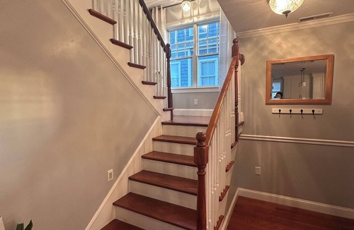 Salisbury House | Spacious and Homey 6-Bed Beach House in Salisbury