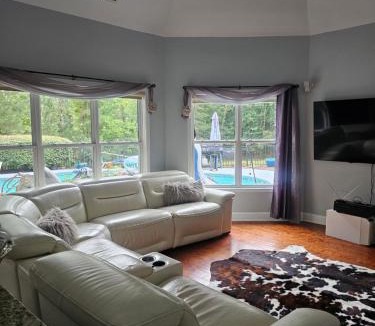 Jonesboro Villa | Spacious Atlanta Home With Private Pool