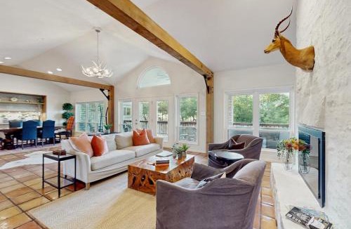 Horseshoe Bay West House | Spacious Beautiful Home with Full Kitchen, Balcony and Patio, Next to Golf Course