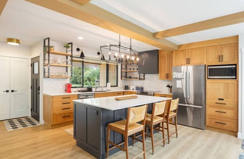 Matthews Beach House | Spacious & Bright ~ Water View