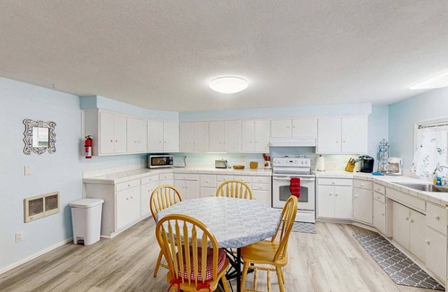 Winchester Bay House | Spacious & comfortable home close to the Harbor, Sand Dunes, beaches, & parks