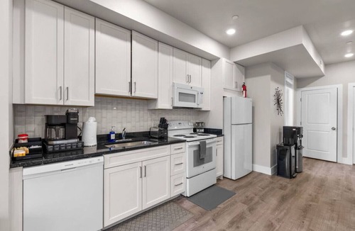 Kingman Park Apartment | Spacious District Dwelling+6Bed+4Bath+Well Located