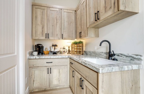 Auburn Villa | Spacious & Elegant Retreat in Auburn w/Patio!