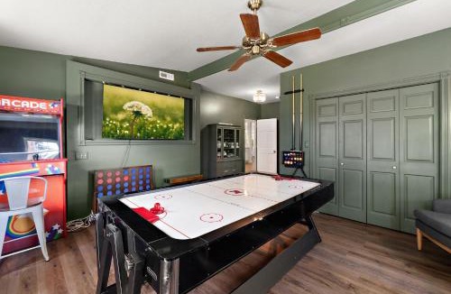 Hugo House | Spacious Family Getaway on Apple Orchard in Hugo!