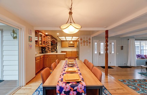 Grants Pass House | Spacious Grants Pass Home w/Hot Tub & River Views