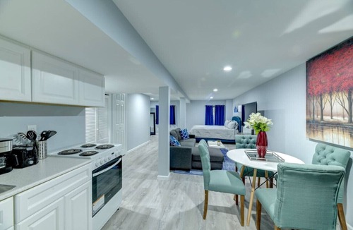 Fairlawn House | Spacious group retreat with two parking spots and room for everyone