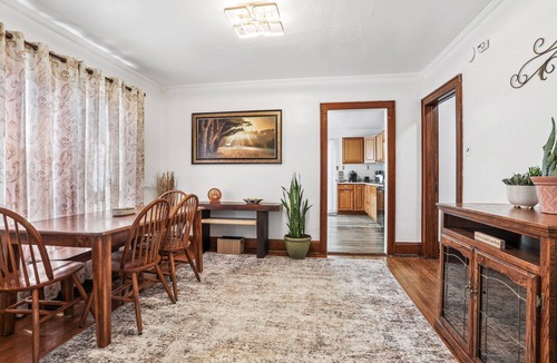 Green Bay House | Spacious home 1 mile from Lambeau Field. 4 bedroom. 2 full bath, sleeps 12