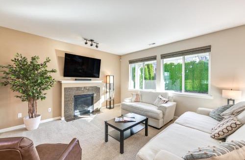 Kent House | Spacious Kent Home Near SeaTac Airport w/Patio