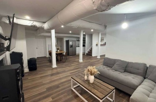 Evans House | Spacious Luxury 8BR Masters Rental - Sleeps Large Groups