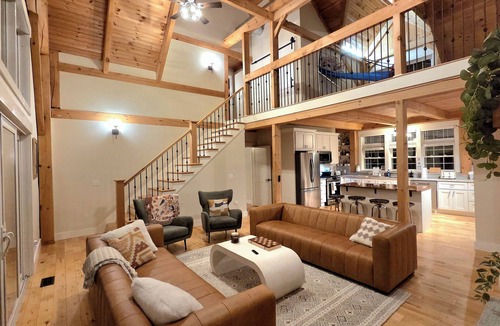 Campton House | Spacious Luxury Home, Privacy & Stunning Mountain Views