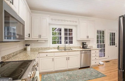 Flowery Branch House | Spacious Luxury Retreat with Lake Lanier Access – 5BR in Flowery Branch!
