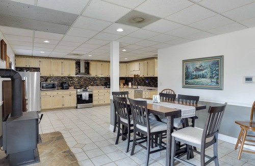 McMinnville House | Spacious McMinnville Vacation Home w/Gas Grill!