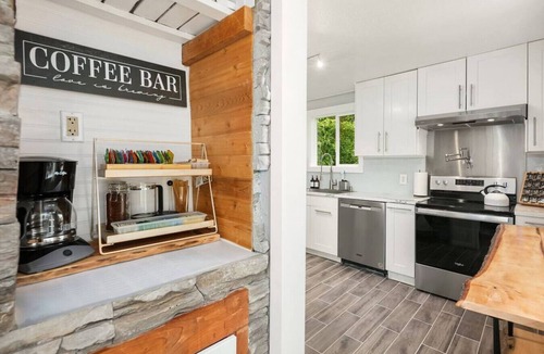Stevens House | Spacious & Modern 3 Bedroom in Madison Valley
