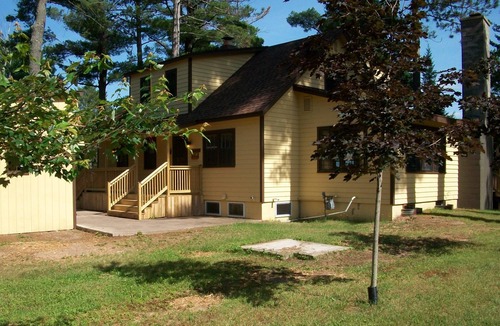 St Germain House | Spacious newly remodeled pet-friendly home