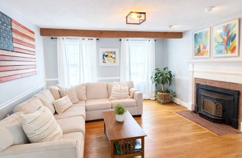 Mansfield House | Spacious Poolside Oasis 5BR Retreat Near World Cup’s Boston Stadium
