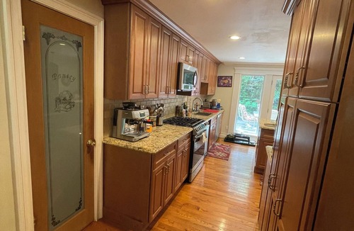 Roslyn Heights House | Spacious, serene and very private 5-bedroom house with AC in Roslyn Heights.