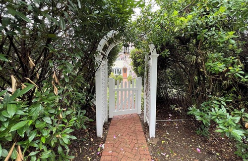 Roslyn Heights House | Spacious, serene and very private 5-bedroom house with AC in Roslyn Heights.