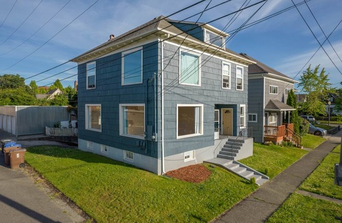New Tacoma Apartment | Spacious Stadium District 2BR King Bed
