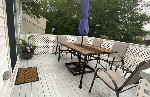 Bonnet Shores House | Spacious Summer Rental in Bonnet Shores/Narragansett, RI. Close to area beaches.