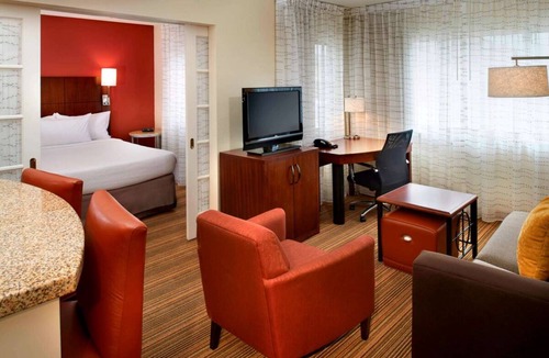 Warren Hotel | Spacious Unit with Full Kitchen, Free Breakfast, Pet-friendly Property!