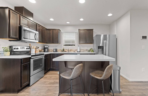 Evergreen House | Spacious Vancouver Stay. Near Dining & I-205