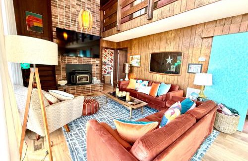Dan River House | Spectacular Mountain Retreat- Serene Views!- The Groovy Groundhog