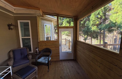 Braselton House | Splendidly peaceful, spacious 5-bedroom haven minutes away from hustle-bustle.