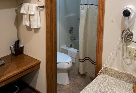 Arena Hotel | Spring Valley Inn
