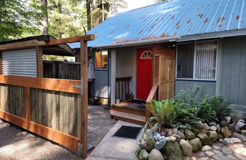 Cougar House | St. Helens House ~ Yale Lake/Mt St Helens Retreat.