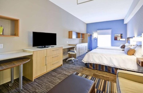 Saint Simons Island Hotel | St. Simons Island Retreat near Attractions: 2 Spacious Units w/Kitchenette,Pool