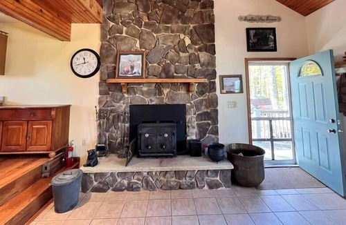 Huttonsville Cabin | Star View Lodge at Kumbrabow State Forest Off-Grid Lux Cabin