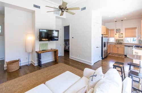 Treetop Apartment | Starfish Carriage House