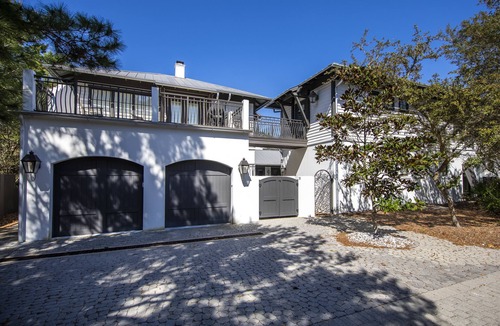 Treetop Apartment | Starfish Carriage House