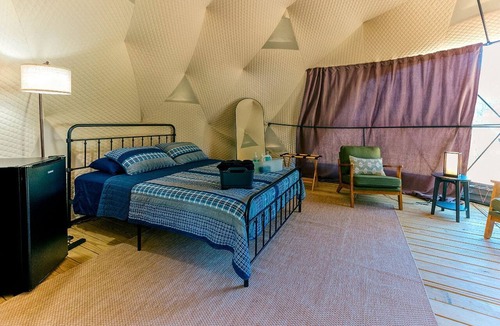 Gilboa Cabin | Starlit Geodesic Dome Haven Overlooking a Mountain River in New York’s Catskills