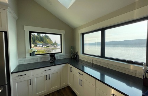 Hoodsport House | Stay at the historic Hoodsport House located on the beautiful Hood Canal!