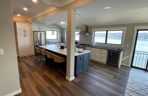 Hoodsport House | Stay at the historic Hoodsport House located on the beautiful Hood Canal!