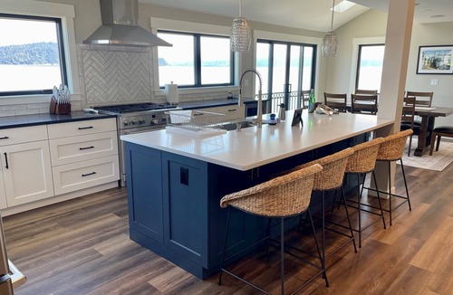 Hoodsport House | Stay at the historic Hoodsport House located on the beautiful Hood Canal!